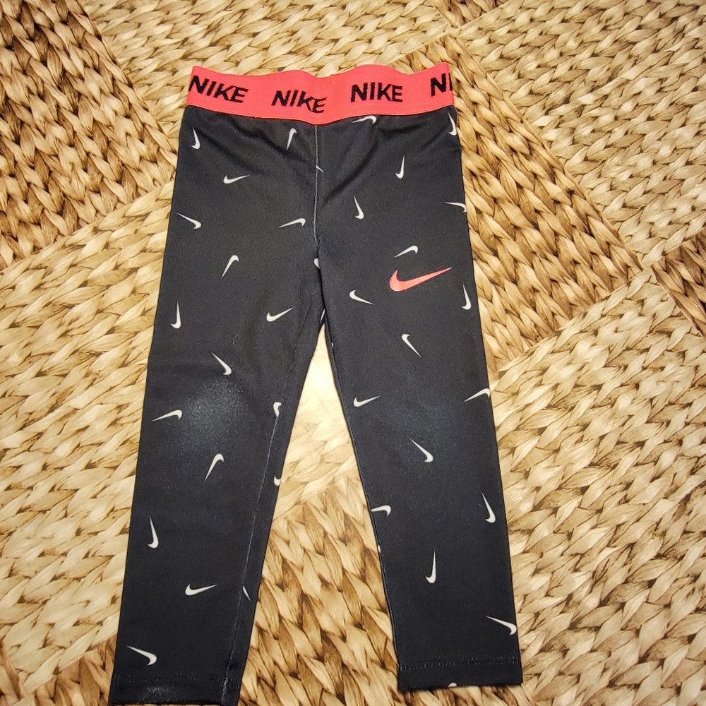 Girl's Nike Set: Pants & Shirt